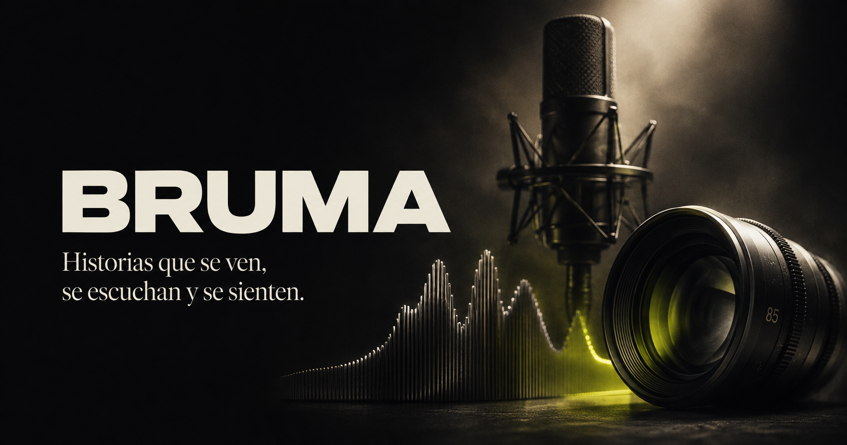 Micrófono, lente y onda de sonido que representan la producción integral de BRUMA